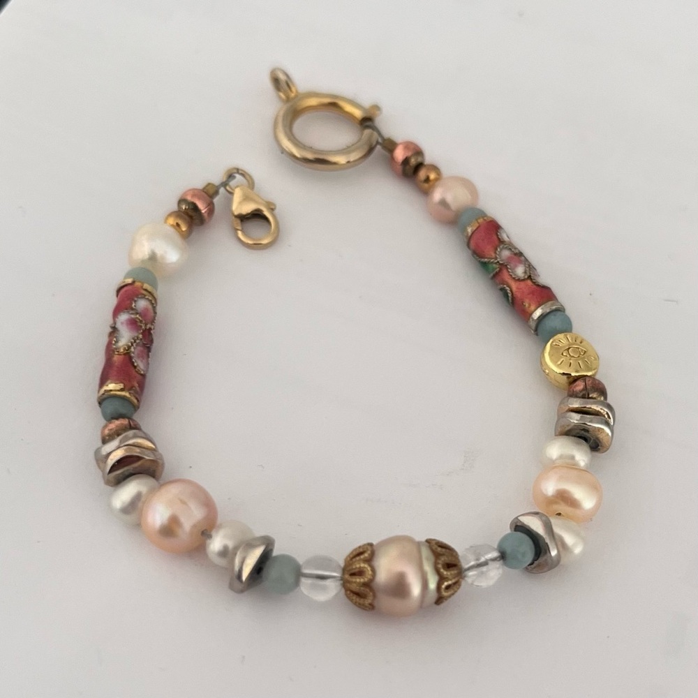 Elegant Pearl and Bead Bracelet 7.5 in